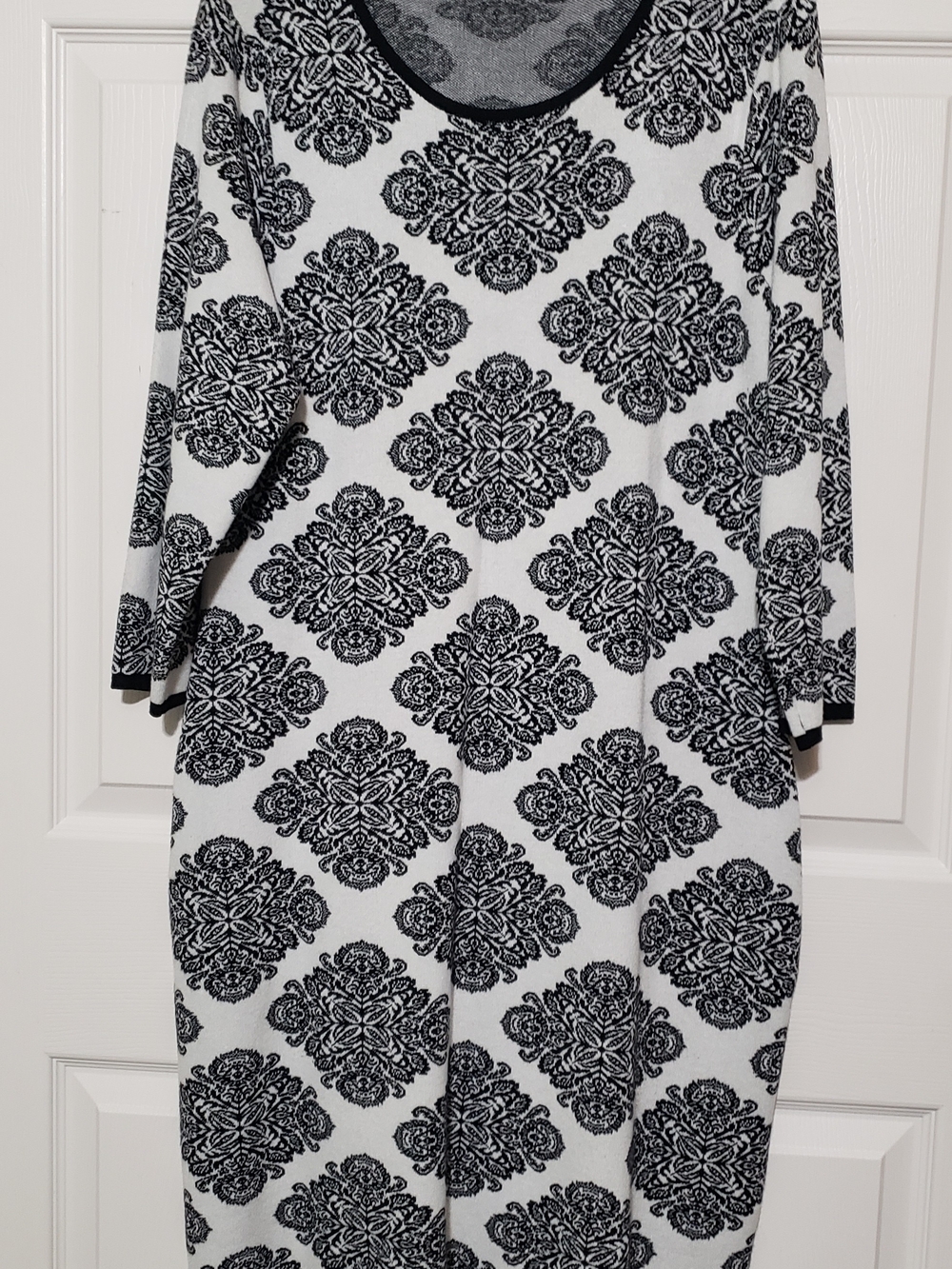 Studio One Black & White Long Sleeve Printed Shift Sweater Dress - Picture 1 of 3